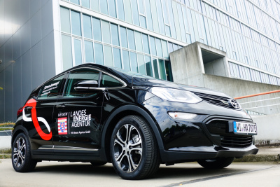 E-Auto Modell Opel Ampera in schwarz mit LEA-Aufschrift