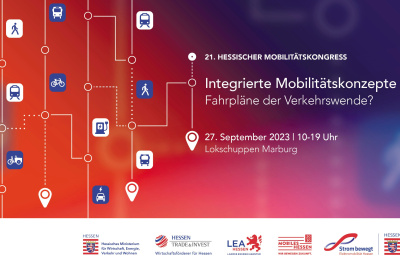 Key Visual des 21. Hessischen Mobilitätskongresses, Icons sind durch Linien verbunden, Symbole für Fußgänger, Bus, Lastenrad, Bahn, Fahrrad, Elektroauto sind auf den Icons zu sehen. Rechts steht der Titel, Datum und Ort des Mobilitätskongresses. Farbraum: rot und dunkelblau. In der Fußzeile sieht man die Logos der beteiligten Unternehmen und Institutionen.